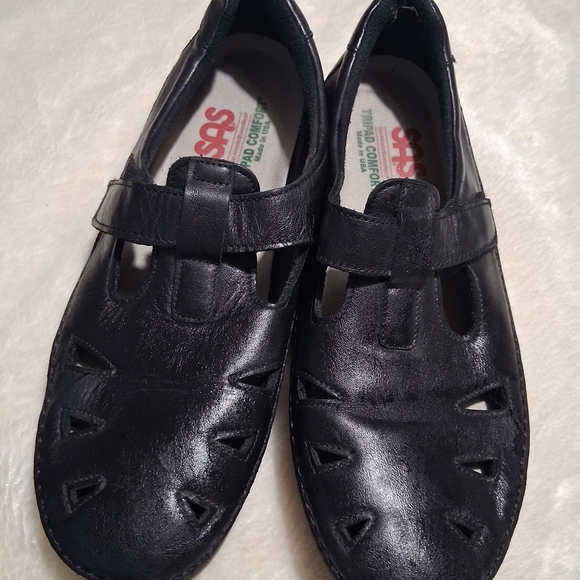 SAS Black Comfort Sandals with Adjustable Strap - Picture 1 of 6
